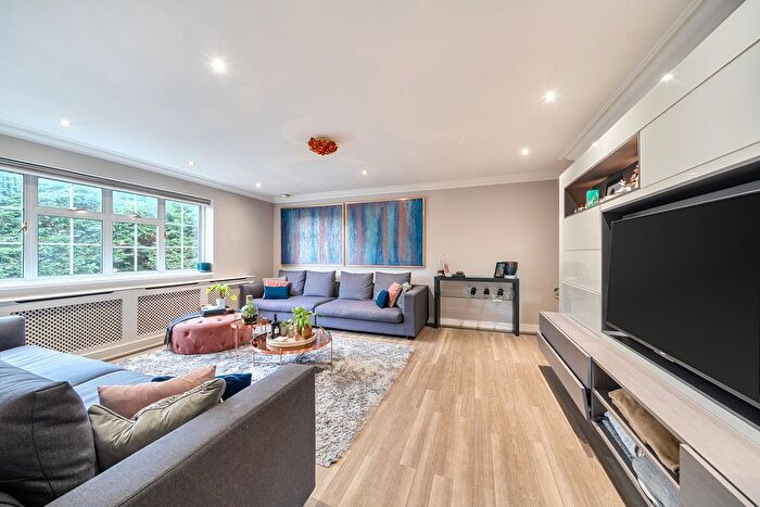 2 Bedroom Maisonette To Rent In Laburnum Court, Stanmore, HA7