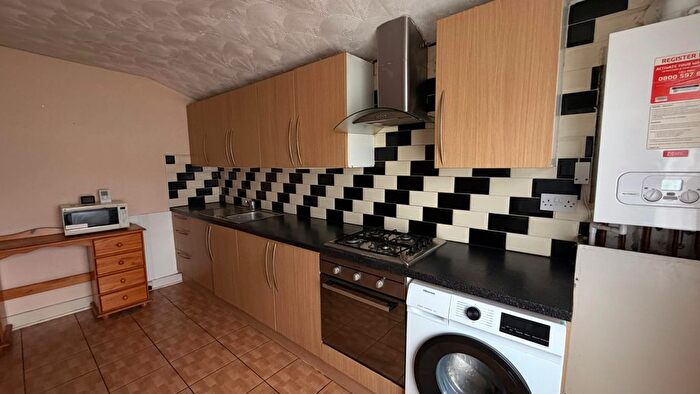 1 Bedroom Flat To Rent In First Floor Flat, Fourth Avenue, London, E12