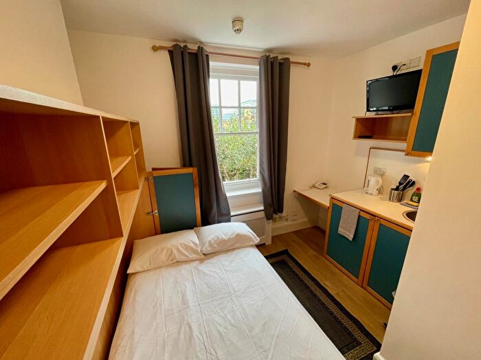 Studio To Rent In Fulham Palace Road, Hammersmith, London, W6