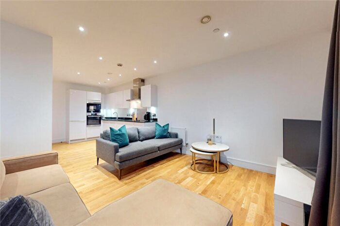 1 Bedroom Flat To Rent In City View Point, London, E14