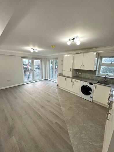 2 Bedroom Flat To Rent In Dundee Road, London, E13
