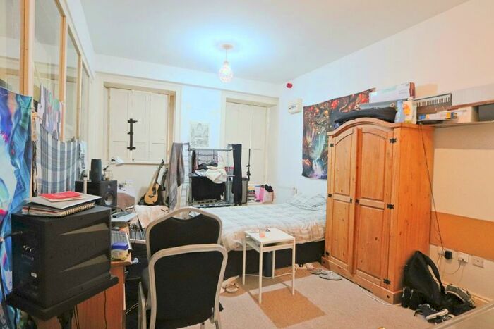 Studio To Rent In Berkeley Square, Bristol, BS8 - Photo 2