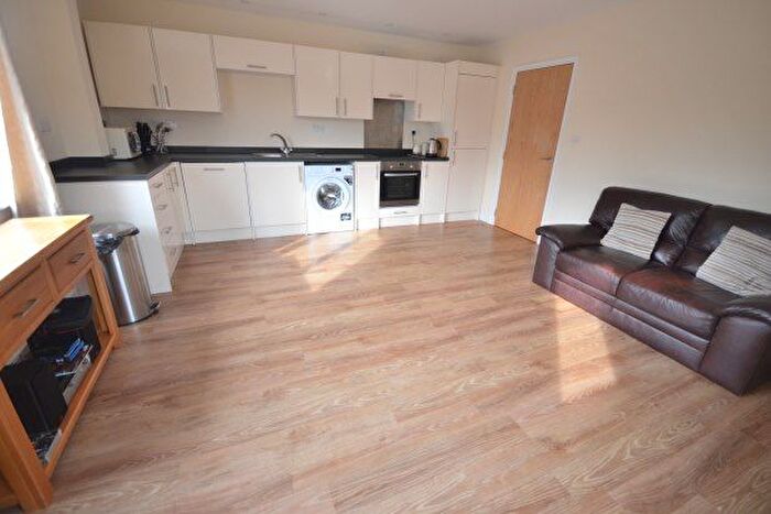 2 Bedroom Flat To Rent In Queens Court, Gillingham, ME8