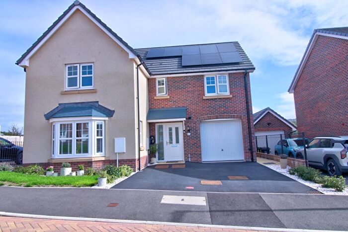 4 Bedroom Detached House For Sale In Ffordd Cae'r Ywen, Blackwood, NP12
