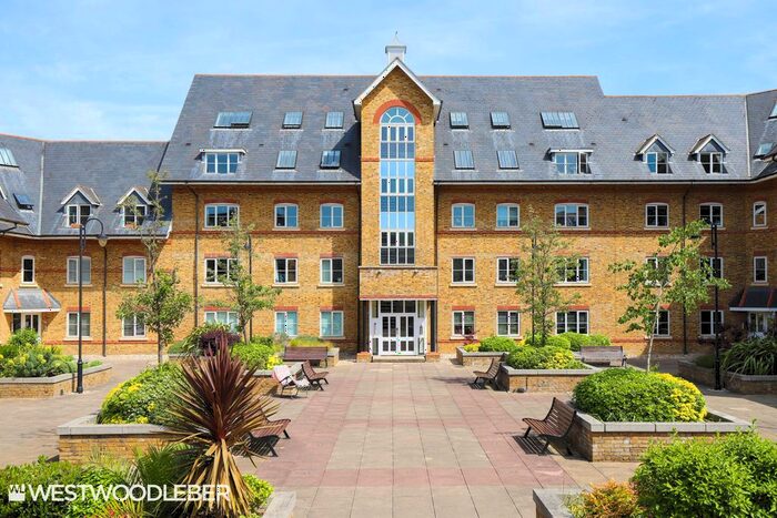 2 Bedroom Flat To Rent In Station Road, Ware, SG12