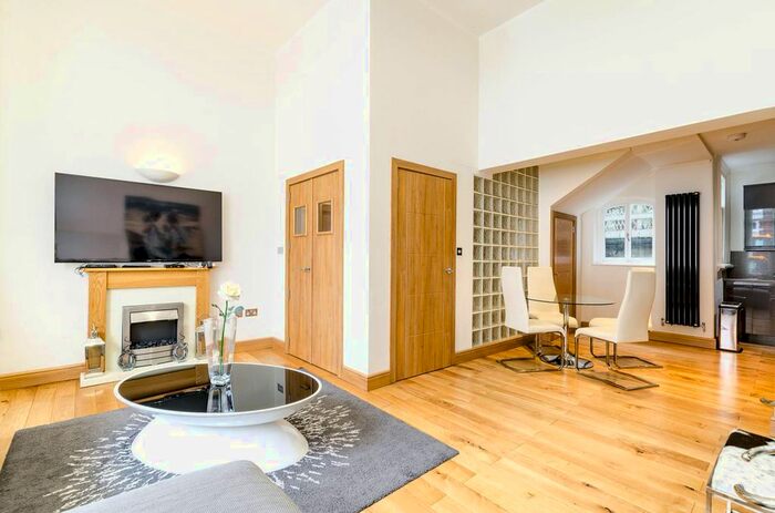 2 Bedroom Maisonette To Rent In Harrington Gardens, South Kensington, London, SW7