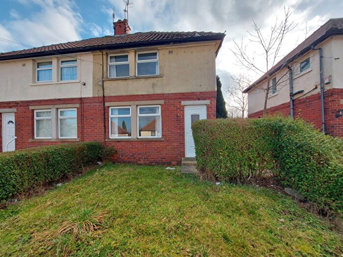 3 Bedroom Semi-Detached House To Rent In Ruskin Avenue, Bradford, BD9