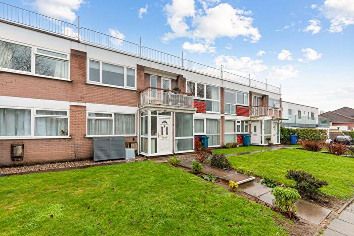 2 Bedroom Maisonette For Sale In Garden Court, Stanmore, HA7