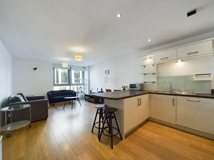 2 Bedroom Flat To Rent In Albion Street, Glasgow, G1