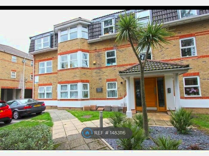 2 Bedroom Flat To Rent In Godwin Court, South Croydon, CR2