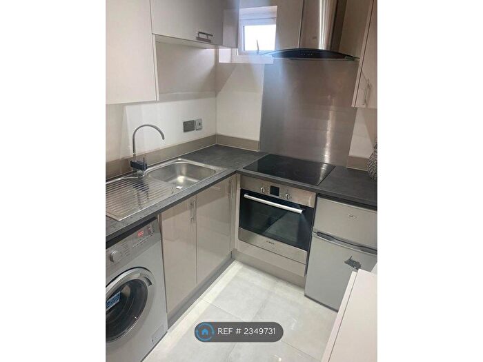 Studio To Rent In Hamilton Avenue, Ilford, IG6