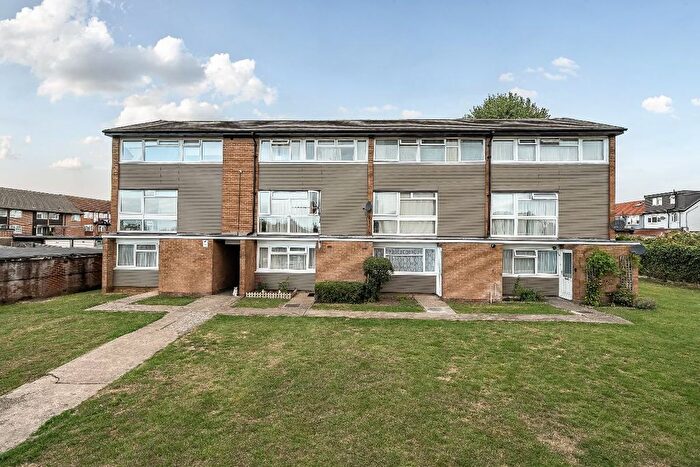 1 Bedroom Flat For Sale In Croxden Close, Edgware, HA8