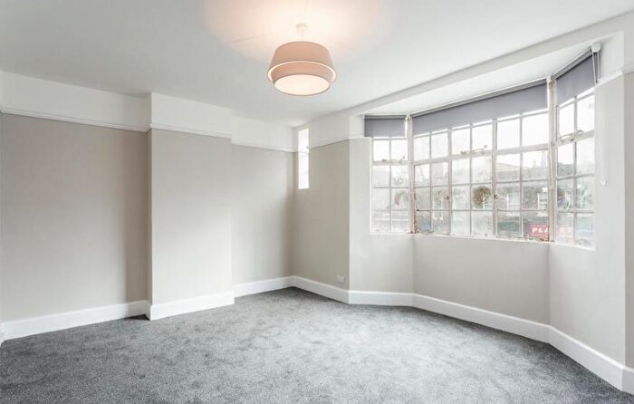 3 Bedroom Apartment To Rent In Baker Street, Marylebone, London, NW1