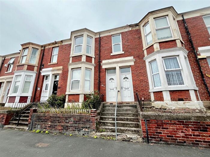 3 Bedroom Flat To Rent In Rawling Road, Bensham, Gateshead, NE8