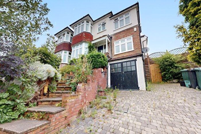 5 Bedroom Property To Rent In Wood Lodge Lane, West Wickham, BR4