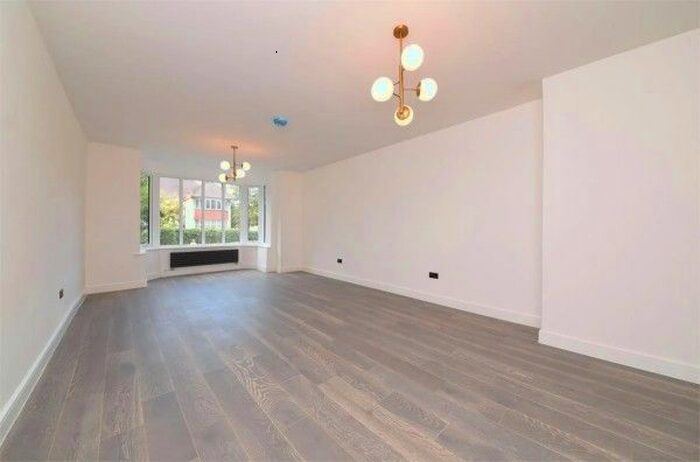 3 Bedroom Flat To Rent In Finchley Road, London, NW11