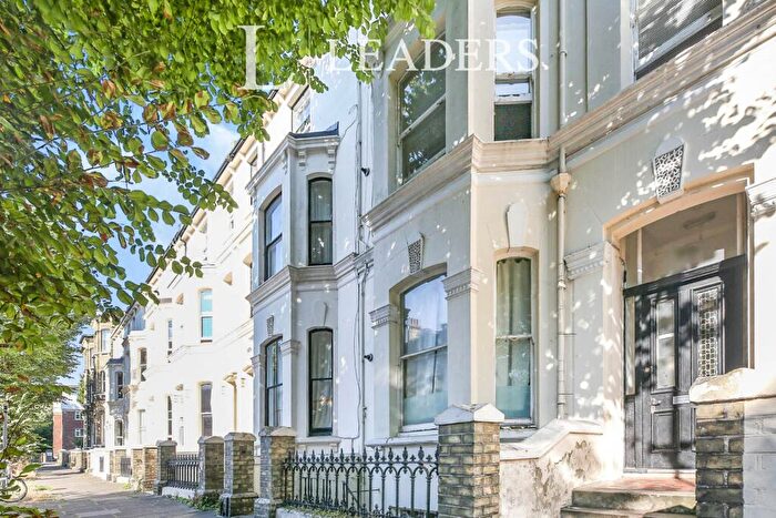 1 Bedroom Flat To Rent In Tisbury Road, BN3