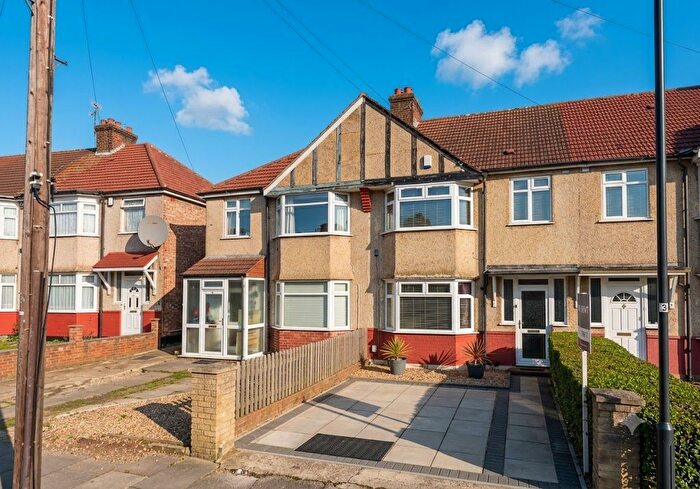 3 Bedroom Semi-Detached House To Rent In Deanscroft Avenue, London, NW9