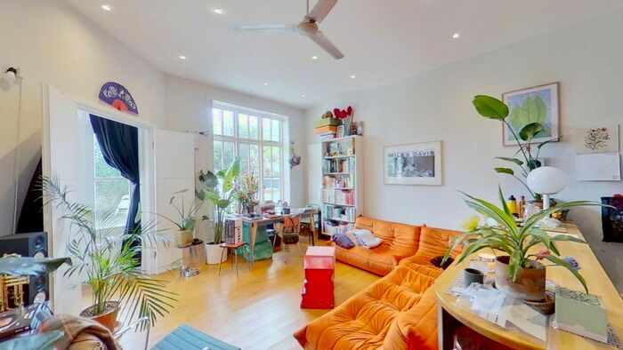 2 Bedroom Flat To Rent In Carrara Mews, Dalston Lane, London, E8