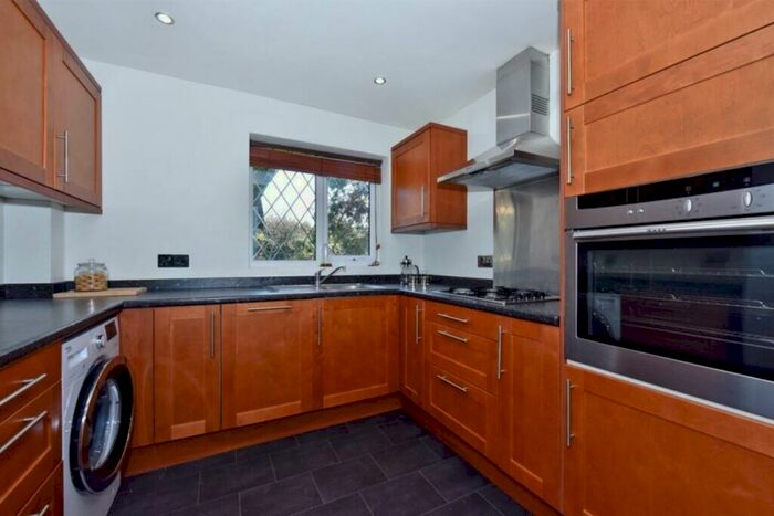 2 Bedroom Property To Rent In Newton Court, Old Windsor, SL4