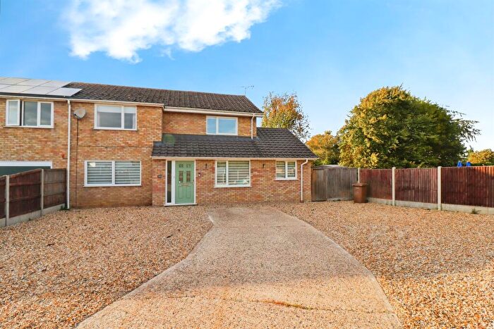 4 Bedroom Semi-Detached House For Sale In Heatherset Way, Red Lodge, Bury St. Edmunds, IP28