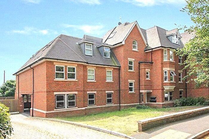 2 Bedroom Flat For Sale In Woking, Surrey, GU22