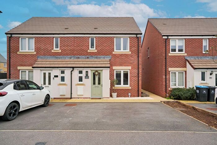 3 Bedroom Semi Detached House For Sale In Winfield Drive, Witney, OX29