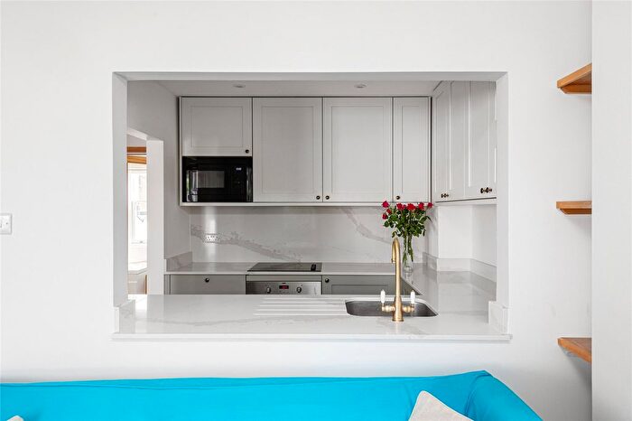 1 Bedroom Flat To Rent In Gordon Place, Kensington, W8