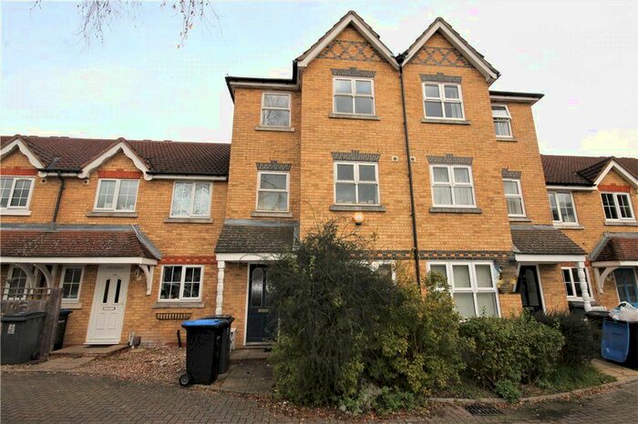 5 Bedroom Terraced House To Rent In Nightingale Shott, Egham, Surrey TW20