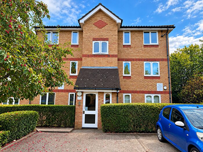 1 Bedroom Apartment To Rent In Waddington Close, Enfield, EN1