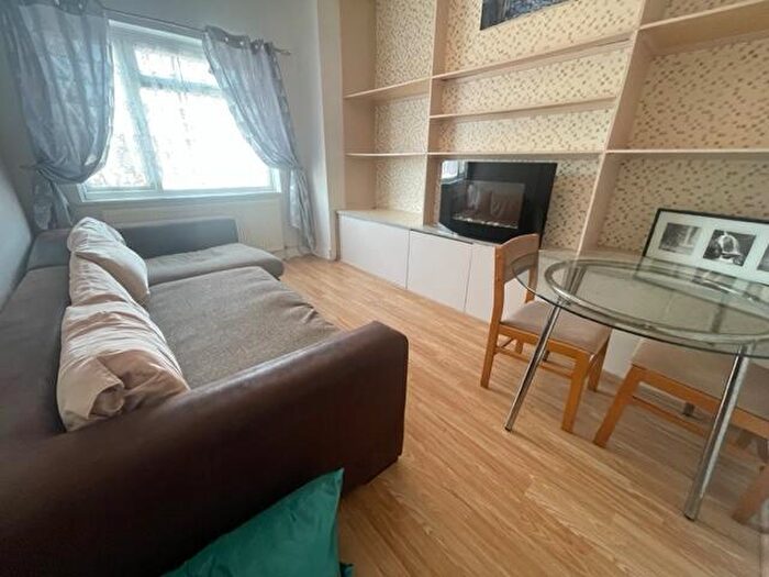 1 Bedroom Flat To Rent In Holdenhurst Road, Bournemouth, BH8