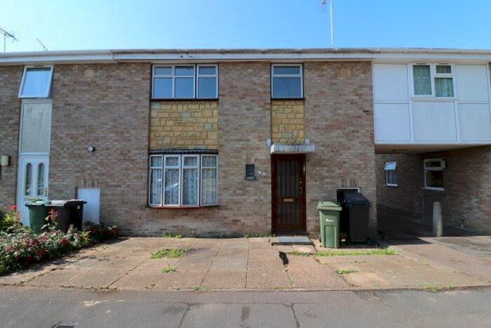 3 Bedroom Property To Rent In Yew Close, Witham, CM8
