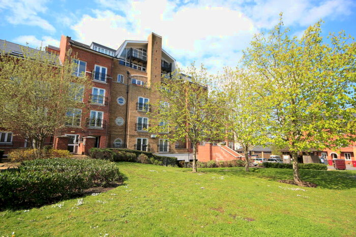 2 Bedroom Apartment To Rent In Iliffe Close, Reading, Berkshire, RG1