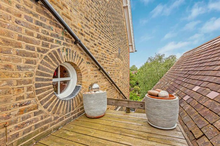 2 Bedroom Flat To Rent In Enmore Gardens, East Sheen, SW14