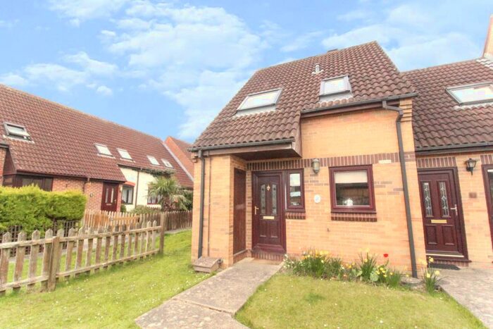 2 Bedroom End Of Terrace House To Rent In Honeyfields, Gillingham, Dorset, SP8