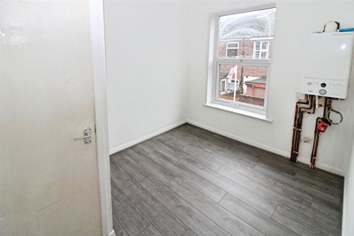2 Bedroom End Of Terrace House For Sale In Carisbrooke Avenue, Montrose Street, Hull, HU8