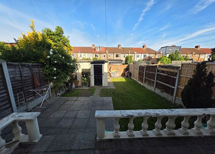 3 Bedroom Semi Detached House To Rent In Off Barley Lane, Goodmayes, Chadwell Heath, Ig3