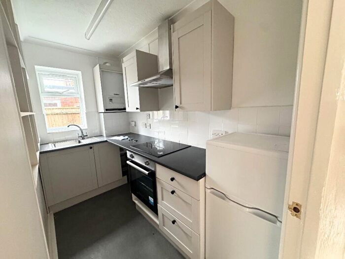 2 Bedroom Flat To Rent In Rumbridge Street, SO40