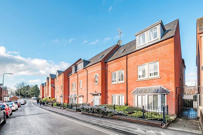2 Bedroom Flat For Sale In Banbury, Oxfordshire, OX16