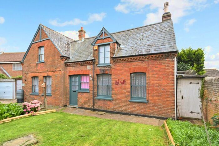 2 Bedroom Detached House To Rent In De Cham Road, St. Leonards-On-Sea, TN37