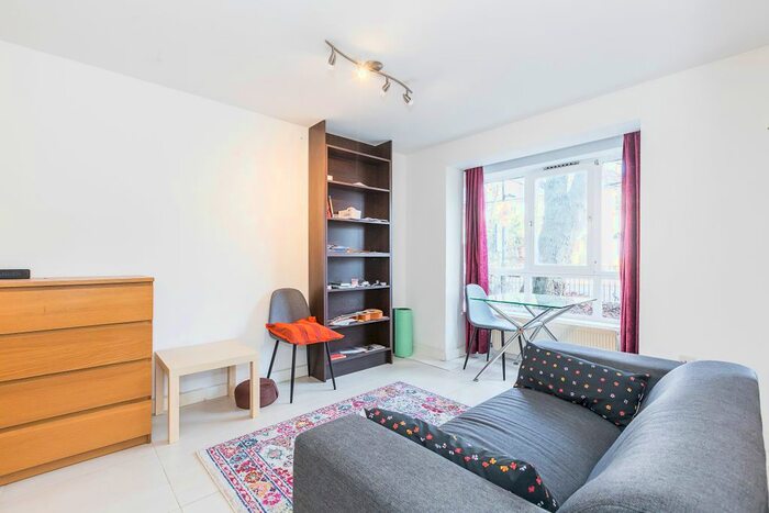 Studio To Rent In Flat Amber Court, Bride Street, London, N7