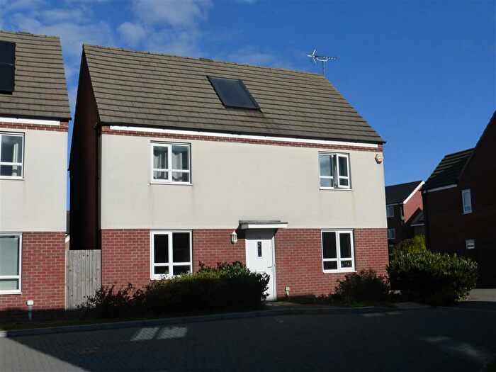 4 Bedroom House To Rent In Nairn Grove, Broughton Chase, Milton Keynes, MK10