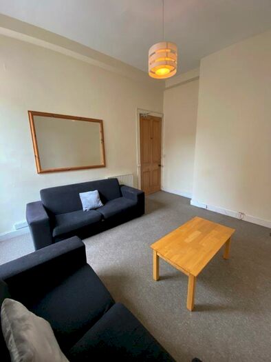 4 Bedroom Flat To Rent In Leven Street, Bruntsfield, Edinburgh, EH3