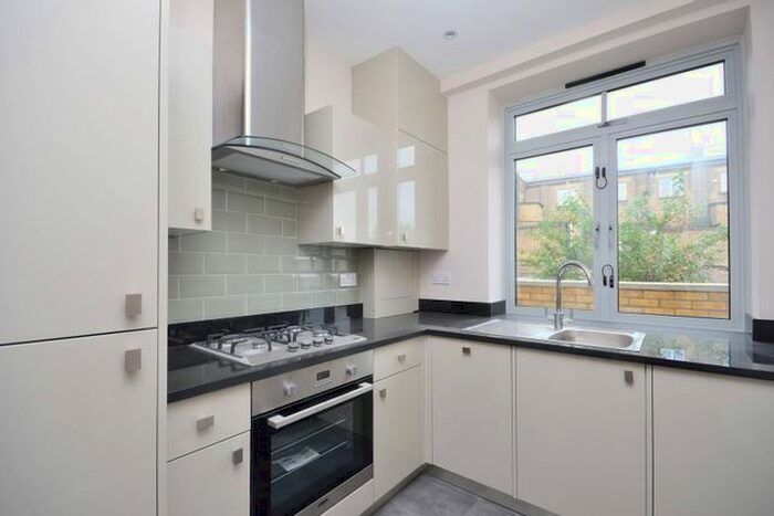 2 Bedroom Flat To Rent In Choumert Road, Peckham, London, SE15