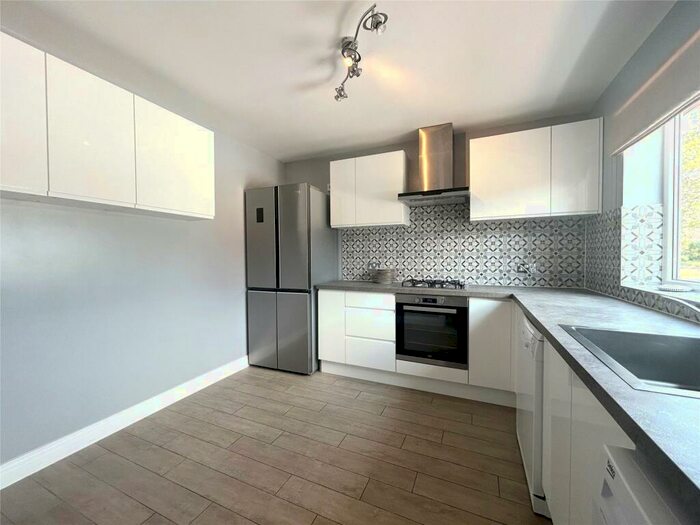 3 Bedroom Terraced House To Rent In Valley Crescent, Wokingham, Berkshire, RG41