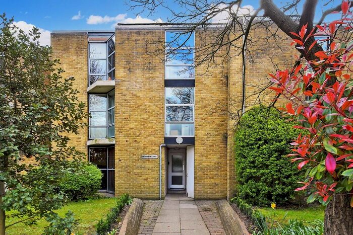 3 Bedroom Flat To Rent In Wellesley Road, London, W4
