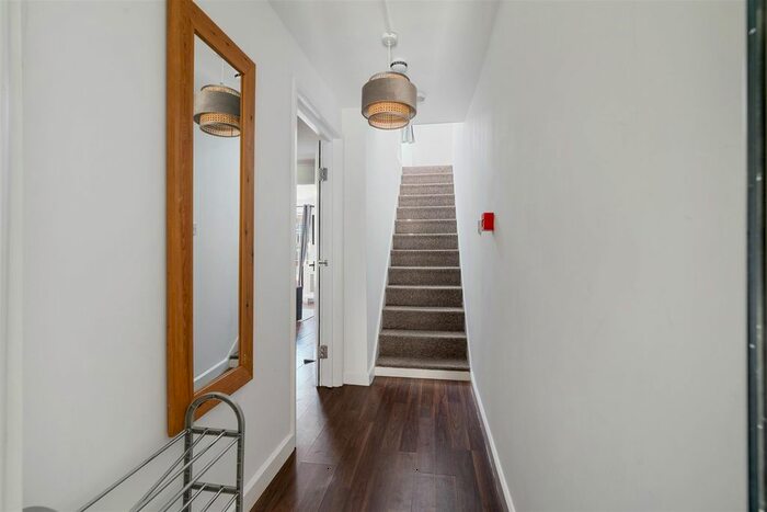 3 Bedroom Flat To Rent In Leather Lane, London, EC1N