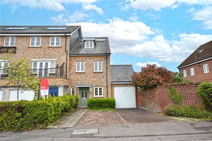3 Bedroom End Of Terrace House To Rent In Manor Road, Farnham, Surrey, GU9
