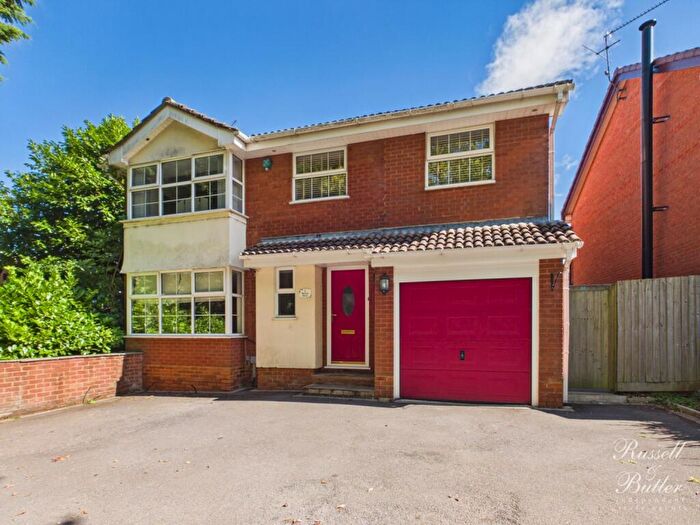 5 Bedroom Detached House For Sale In Willow Drive, Buckingham, Buckinghamshire, MK18