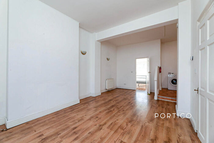 1 Bedroom Flat To Rent In Woodlands Road, IG1